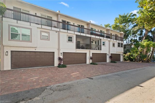 995 9th AVE S # 5, Naples, FL 34102