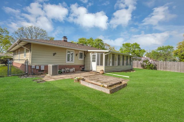 601 Sycamore Drive, Elk Grove Village, IL 60007