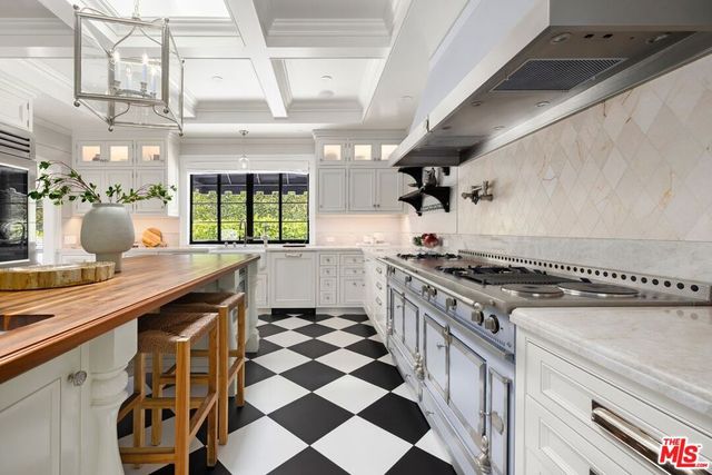 1485 N Doheny Drive, Los Angeles, CA 90069