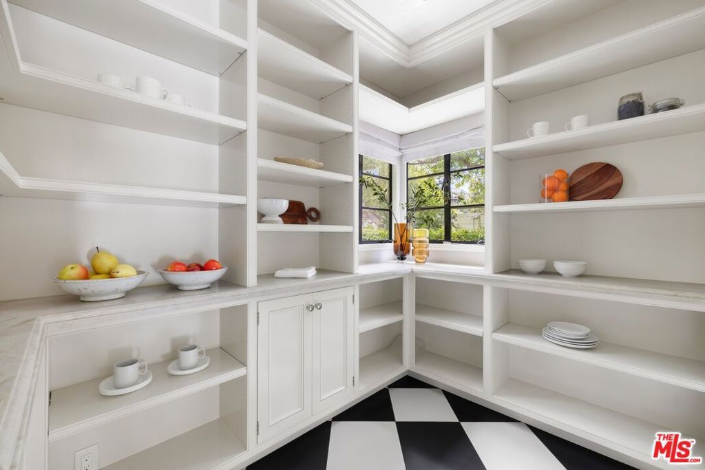 Image 10 of property listing at 1485 N Doheny Drive, West Hollywood, CA 90069