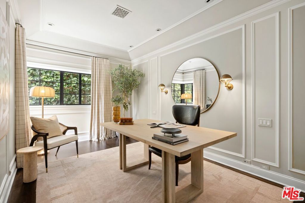 Image 11 of property listing at 1485 N Doheny Drive, West Hollywood, CA 90069