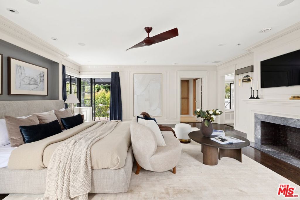 Image 13 of property listing at 1485 N Doheny Drive, West Hollywood, CA 90069