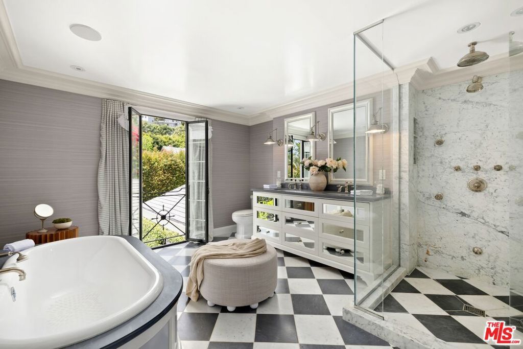 Image 14 of property listing at 1485 N Doheny Drive, West Hollywood, CA 90069