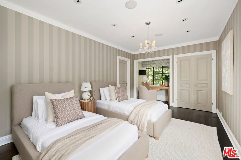 Image 16 of property listing at 1485 N Doheny Drive, West Hollywood, CA 90069