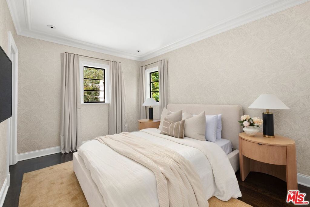 Image 18 of property listing at 1485 N Doheny Drive, West Hollywood, CA 90069