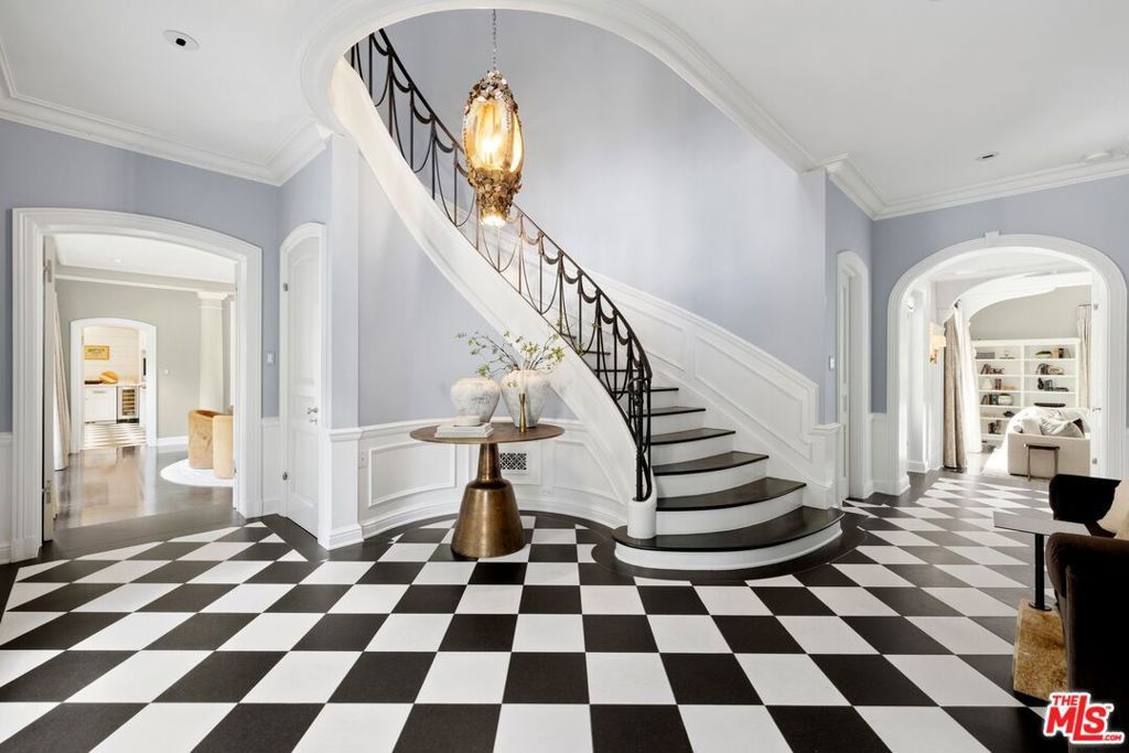 Image 2 of property listing at 1485 N Doheny Drive, West Hollywood, CA 90069