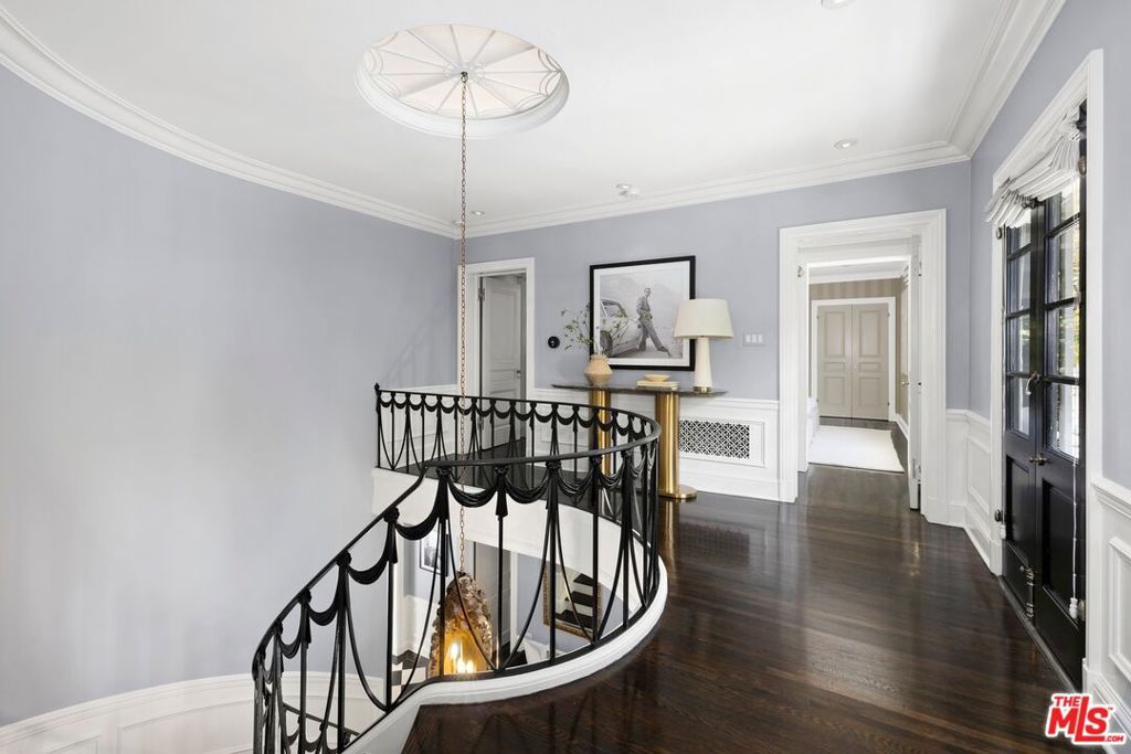 Image 20 of property listing at 1485 N Doheny Drive, West Hollywood, CA 90069