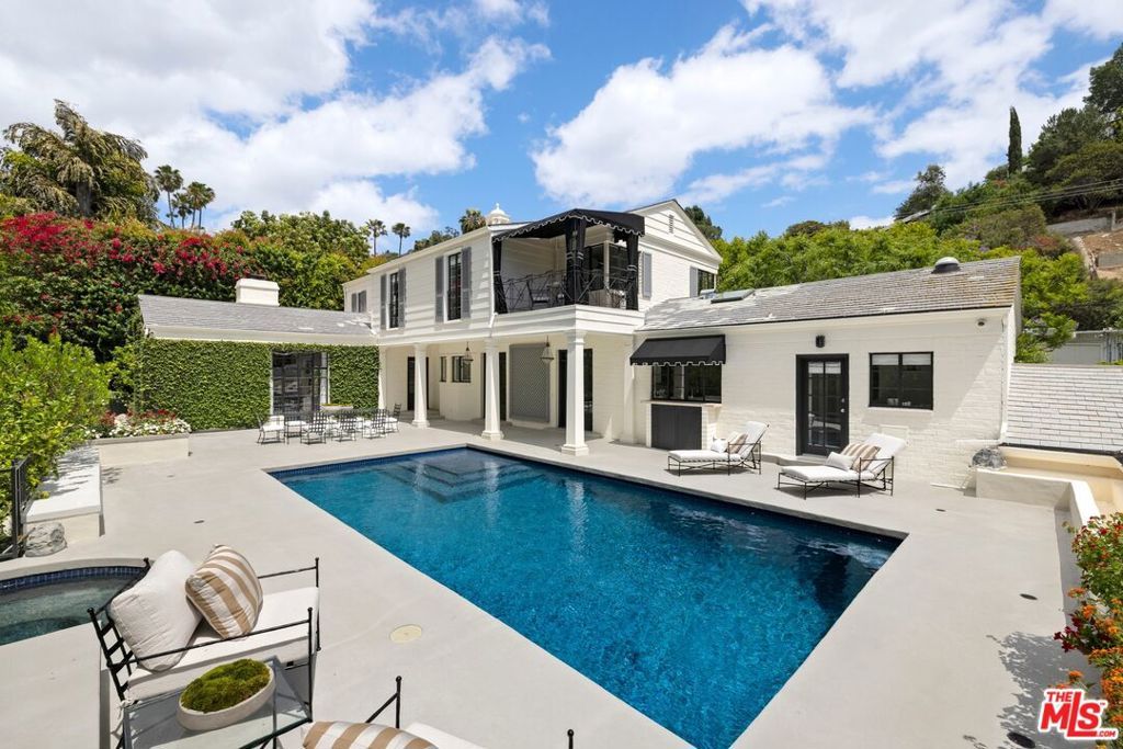 Image 21 of property listing at 1485 N Doheny Drive, West Hollywood, CA 90069