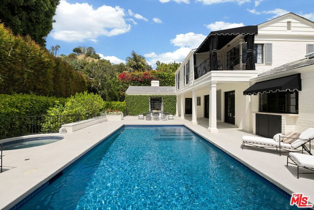 Image 22 of property listing at 1485 N Doheny Drive, West Hollywood, CA 90069