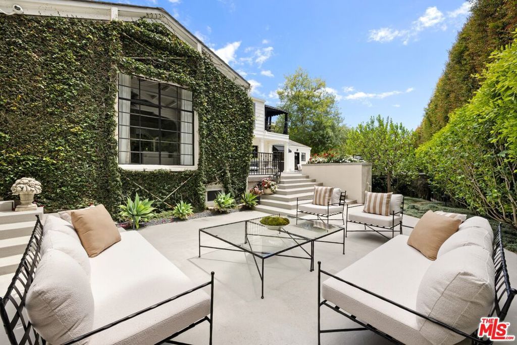 Image 23 of property listing at 1485 N Doheny Drive, West Hollywood, CA 90069