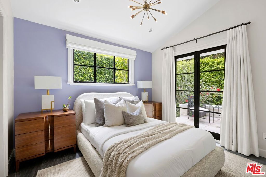 Image 24 of property listing at 1485 N Doheny Drive, West Hollywood, CA 90069