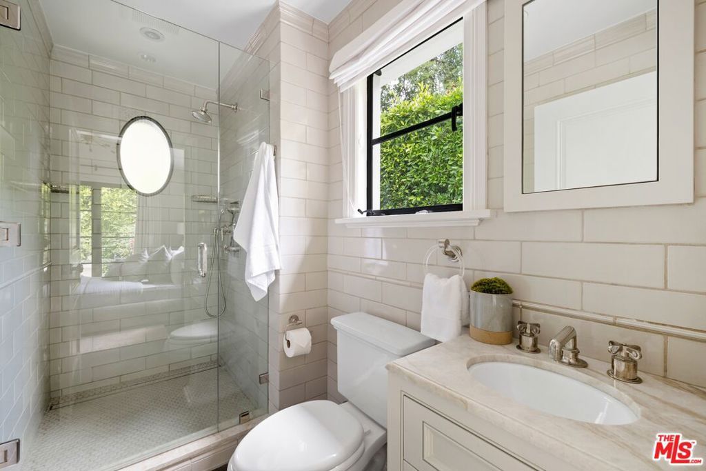 Image 26 of property listing at 1485 N Doheny Drive, West Hollywood, CA 90069