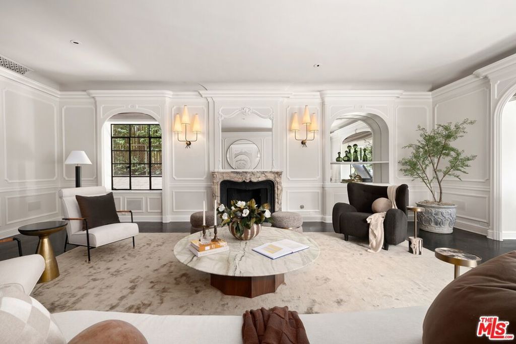 Image 3 of property listing at 1485 N Doheny Drive, West Hollywood, CA 90069