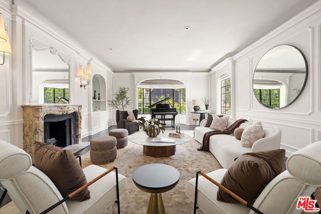 Image 4 of property listing at 1485 N Doheny Drive, West Hollywood, CA 90069