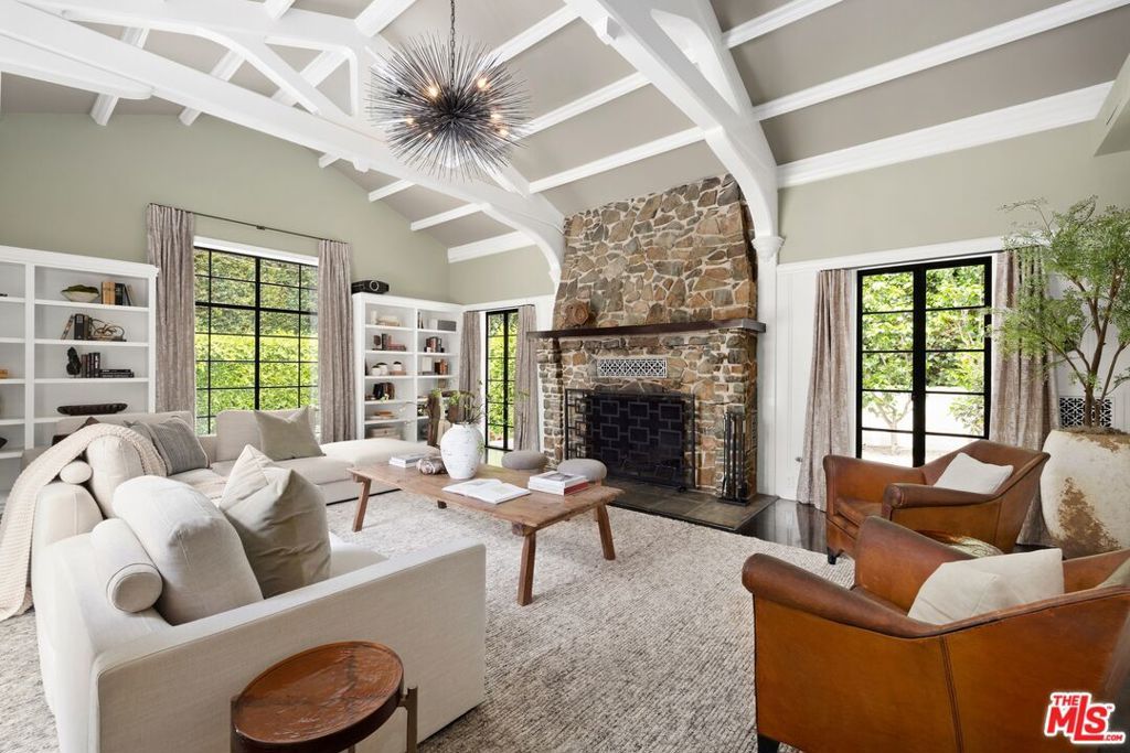 Image 5 of property listing at 1485 N Doheny Drive, West Hollywood, CA 90069