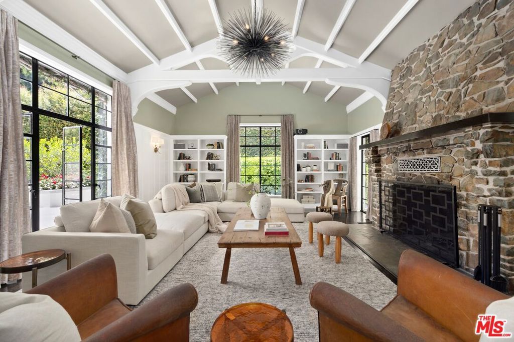 Image 6 of property listing at 1485 N Doheny Drive, West Hollywood, CA 90069