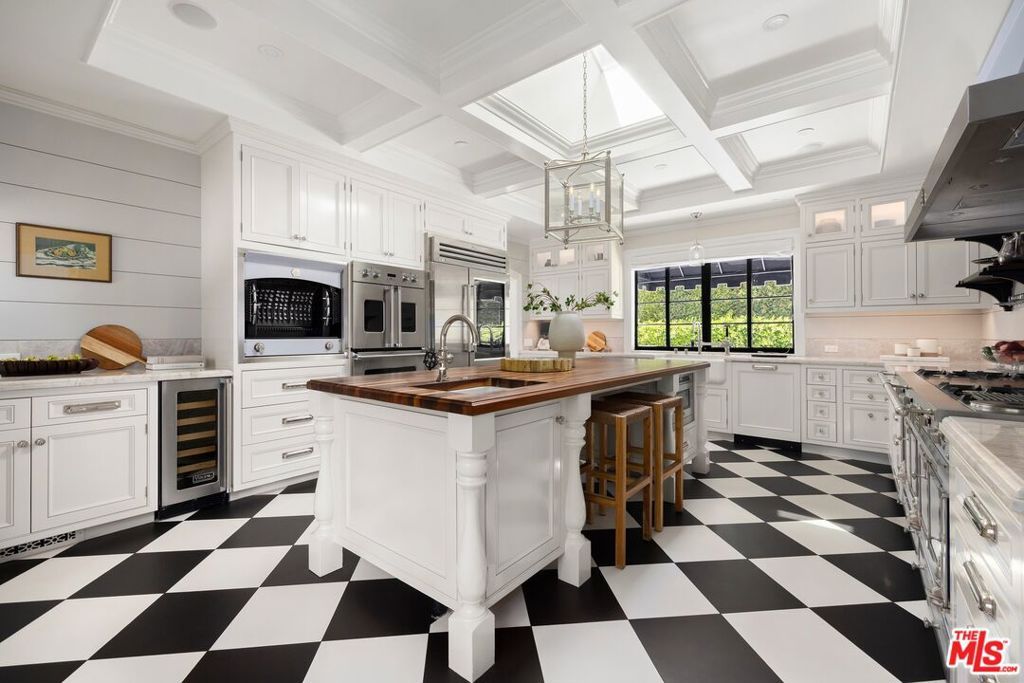 Image 8 of property listing at 1485 N Doheny Drive, West Hollywood, CA 90069