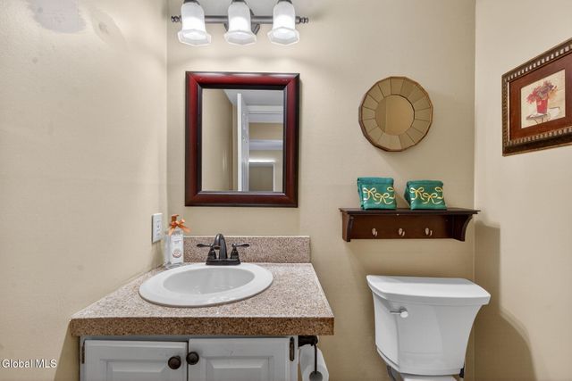 14 Carrie Court, Niskayuna, NY 12309