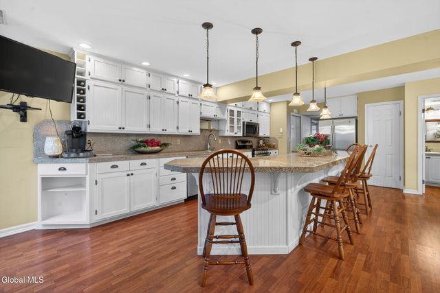 14 Carrie Court, Niskayuna, NY 12309