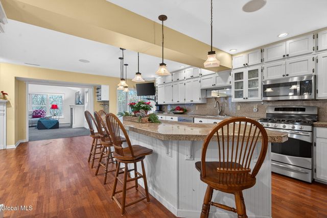 14 Carrie Court, Niskayuna, NY 12309