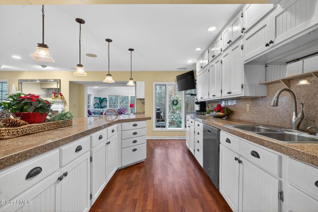 14 Carrie Court, Niskayuna, NY 12309