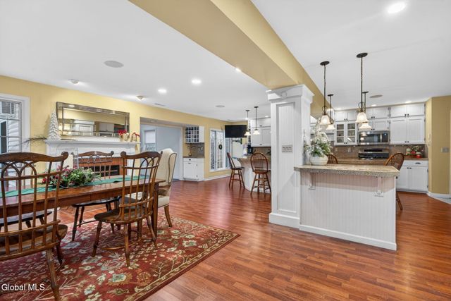 14 Carrie Court, Niskayuna, NY 12309