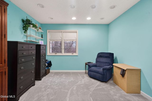 14 Carrie Court, Niskayuna, NY 12309