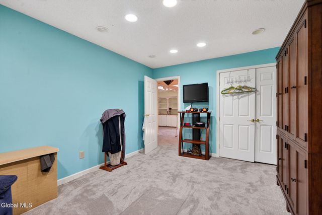 14 Carrie Court, Niskayuna, NY 12309