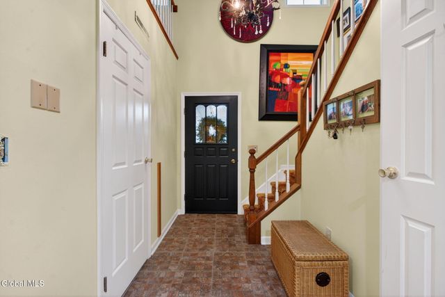 14 Carrie Court, Niskayuna, NY 12309