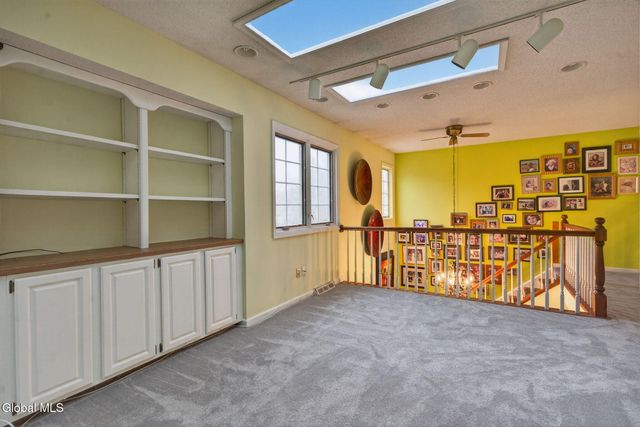 14 Carrie Court, Niskayuna, NY 12309