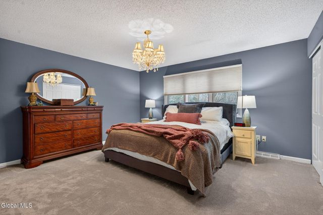 14 Carrie Court, Niskayuna, NY 12309