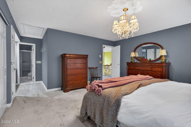 14 Carrie Court, Niskayuna, NY 12309