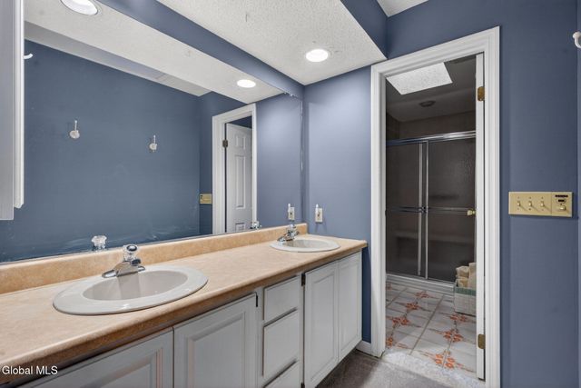 14 Carrie Court, Niskayuna, NY 12309