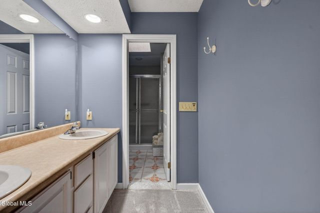 14 Carrie Court, Niskayuna, NY 12309