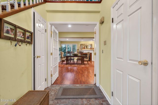 14 Carrie Court, Niskayuna, NY 12309