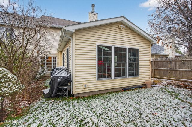 14 Carrie Court, Niskayuna, NY 12309