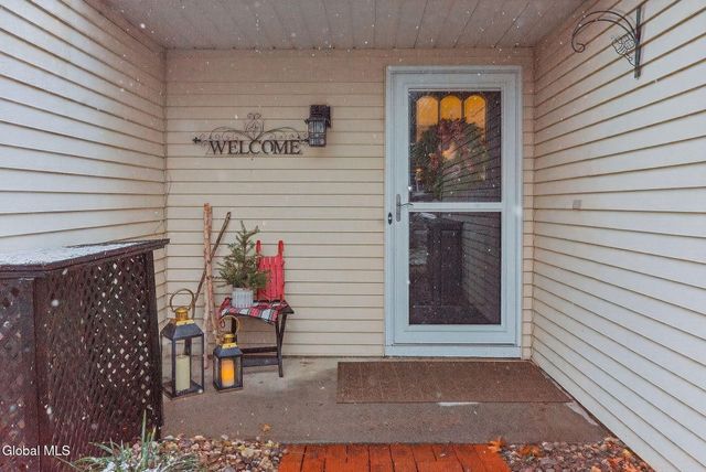 14 Carrie Court, Niskayuna, NY 12309