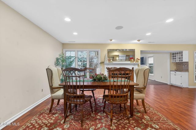 14 Carrie Court, Niskayuna, NY 12309