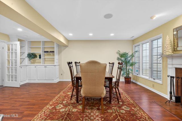 14 Carrie Court, Niskayuna, NY 12309