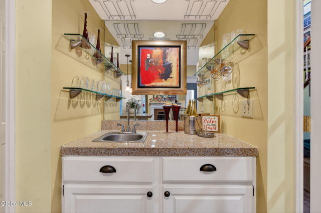 14 Carrie Court, Niskayuna, NY 12309