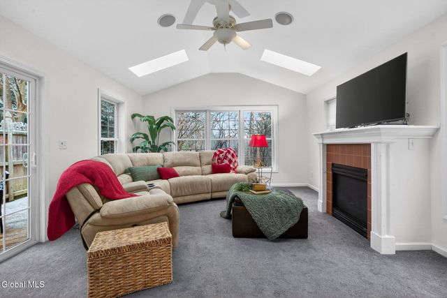 14 Carrie Court, Niskayuna, NY 12309