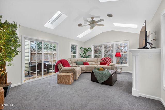 14 Carrie Court, Niskayuna, NY 12309