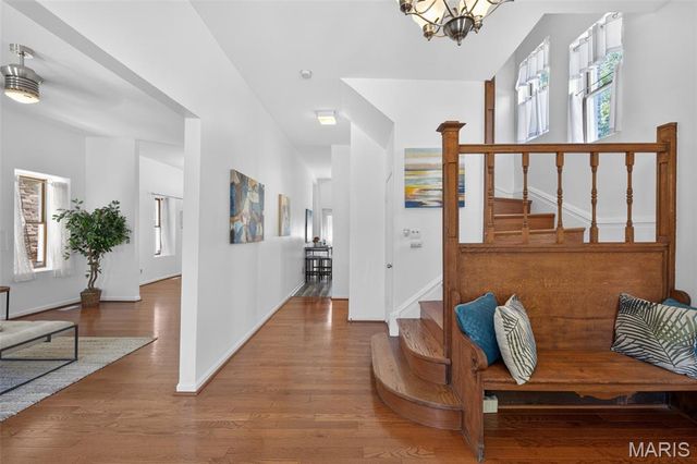3944 Russell Boulevard, St Louis, MO 63110
