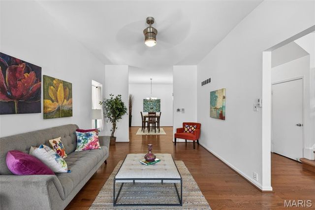 3944 Russell Boulevard, St Louis, MO 63110