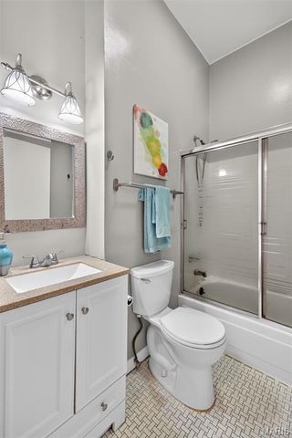3944 Russell Boulevard, St Louis, MO 63110