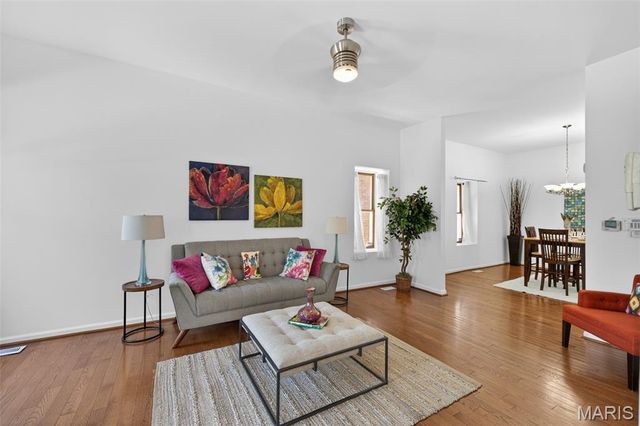 3944 Russell Boulevard, St Louis, MO 63110