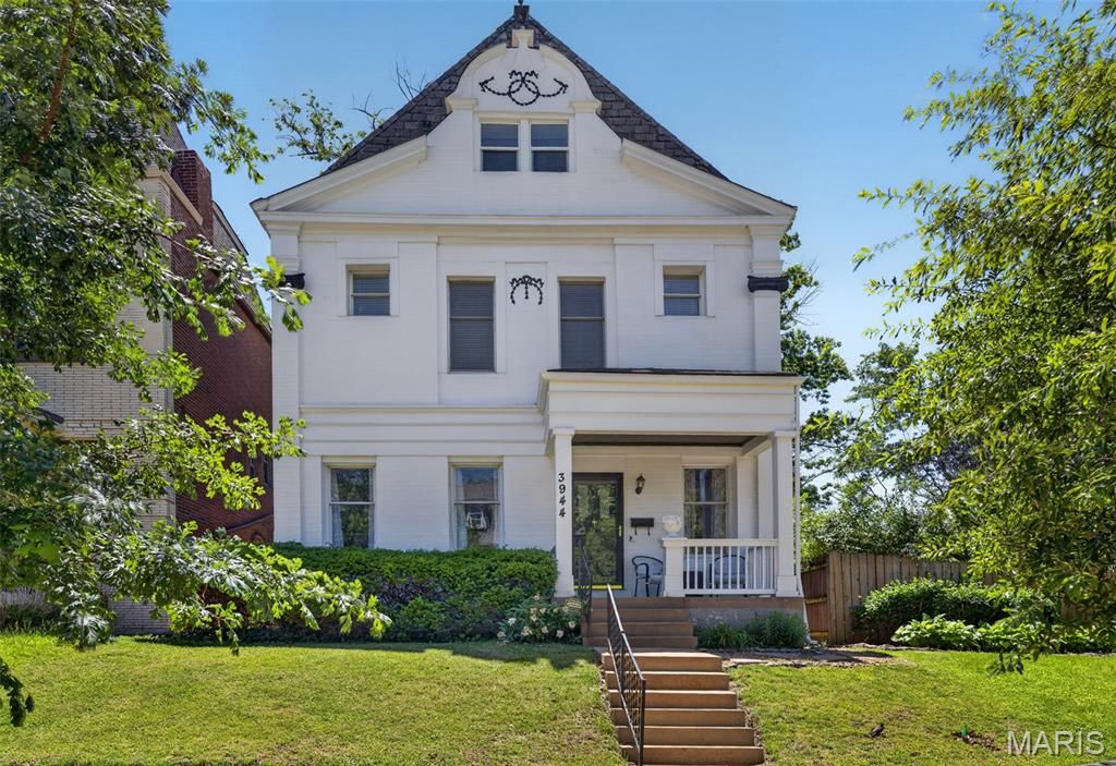 3944 Russell Boulevard, St Louis, MO 63110