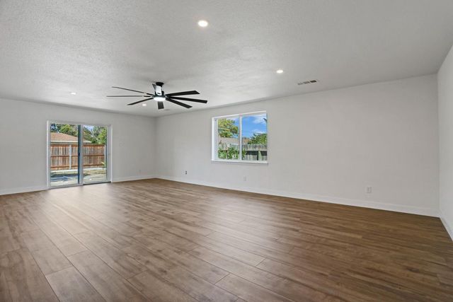4613 B Pkwy, Sacramento, CA 95823