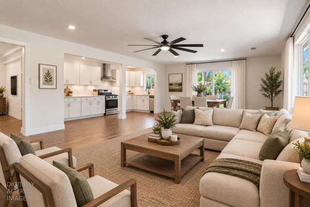 4613 B Pkwy, Sacramento, CA 95823