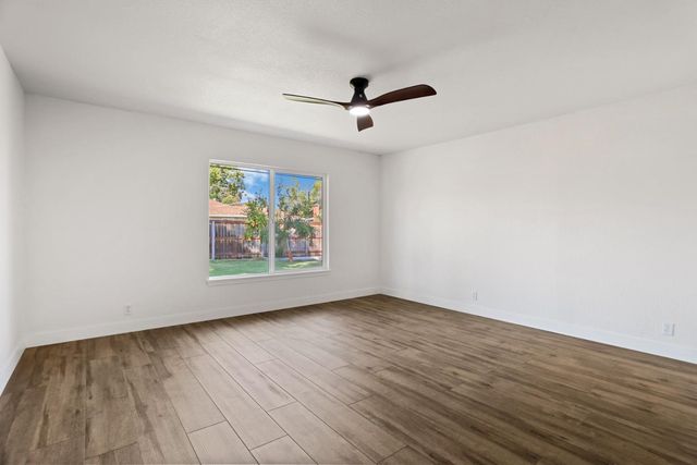 4613 B Pkwy, Sacramento, CA 95823